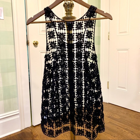 Black Crotchet Flower Tank Top 🌸 - Picture 3 of 3